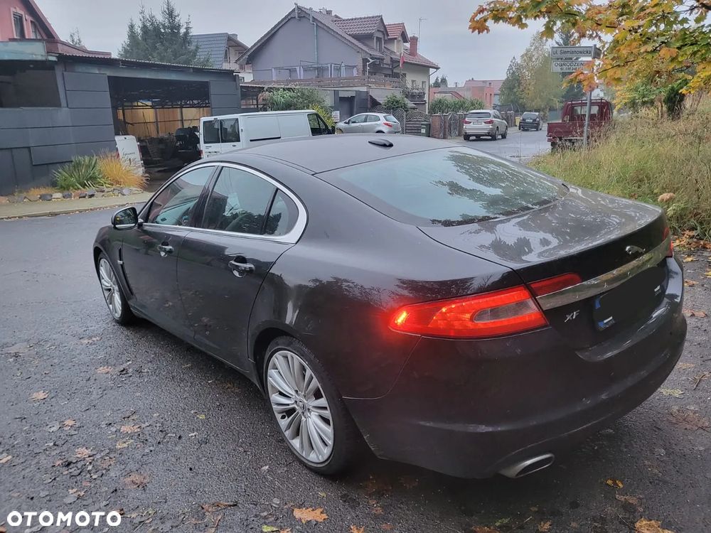 Jaguar XF 3.0 V6 D Luxury - 4