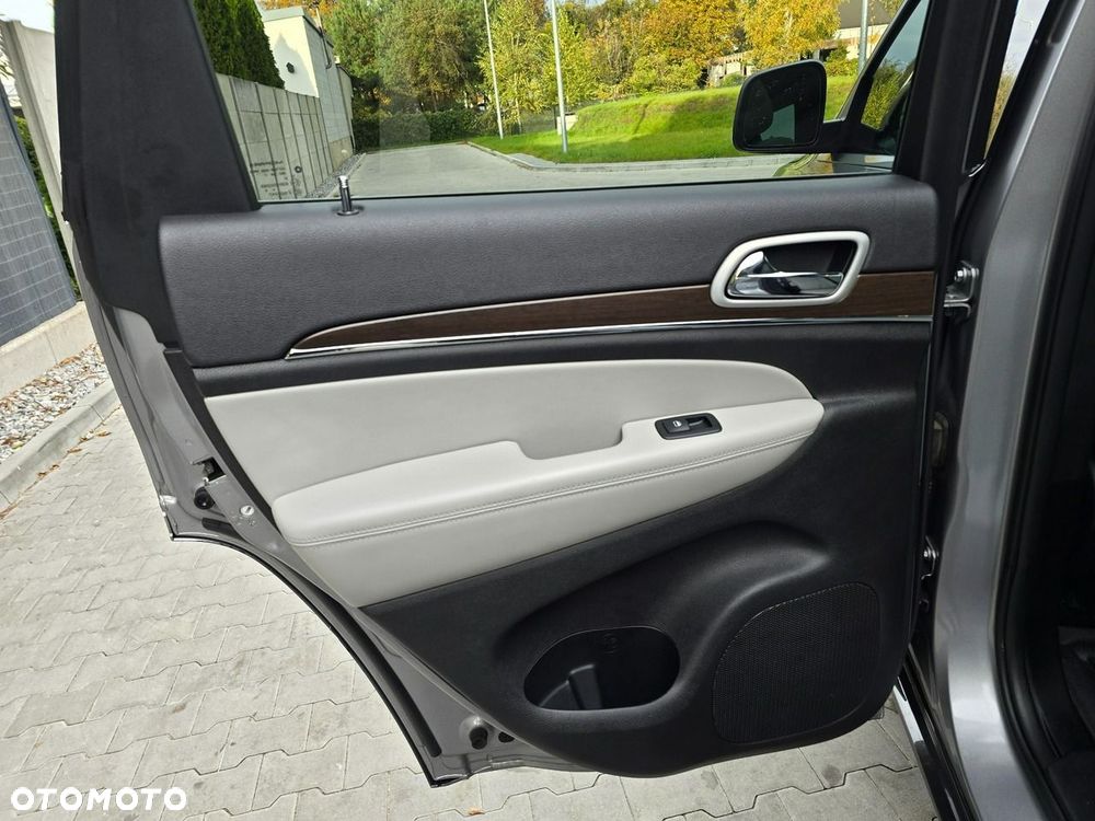 Jeep Grand Cherokee - 37