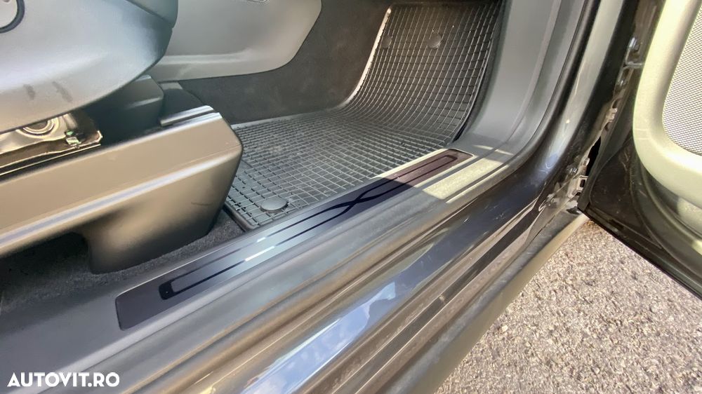 Tesla Model X - 13