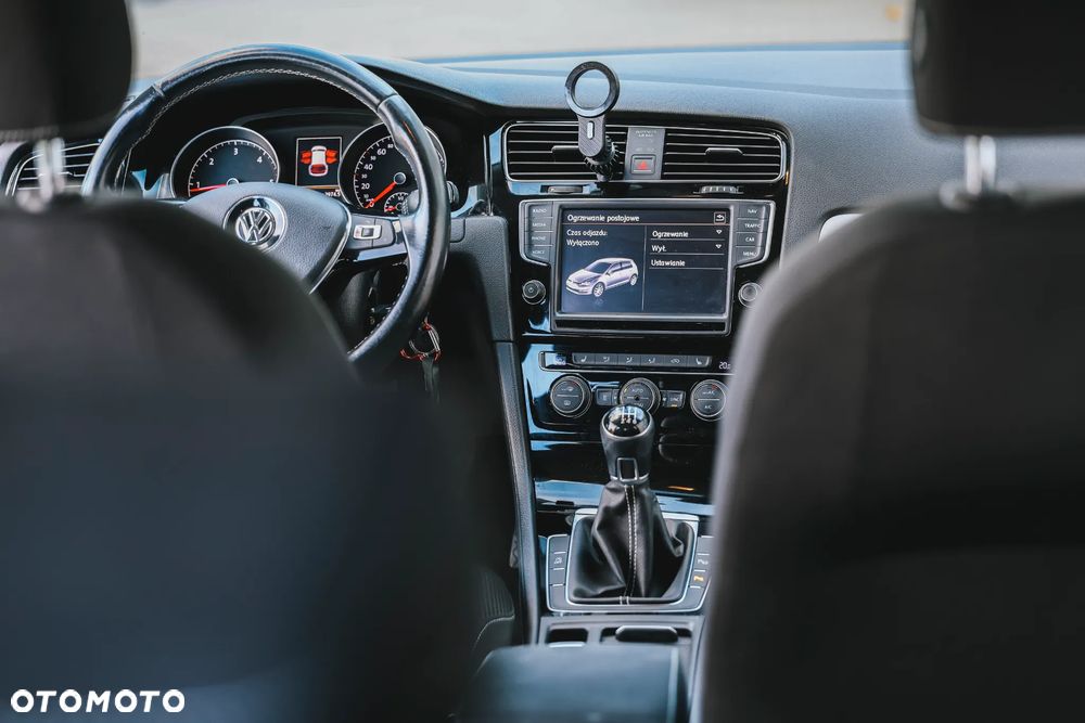 Volkswagen Golf - 25