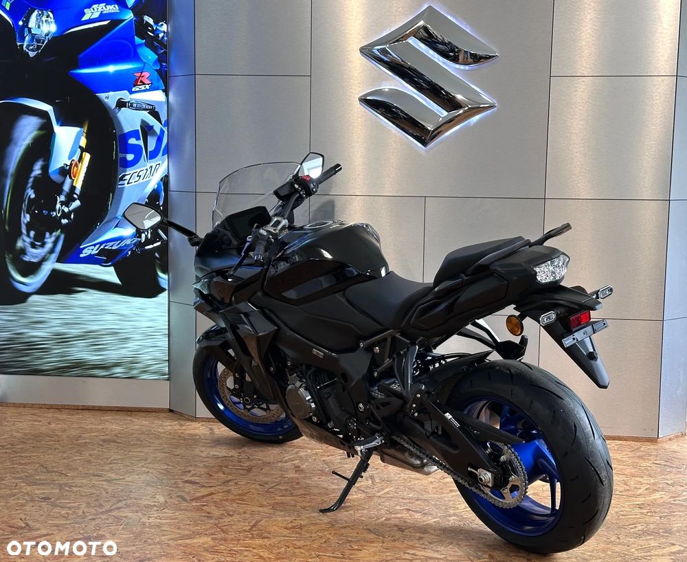 Suzuki GSX - 8