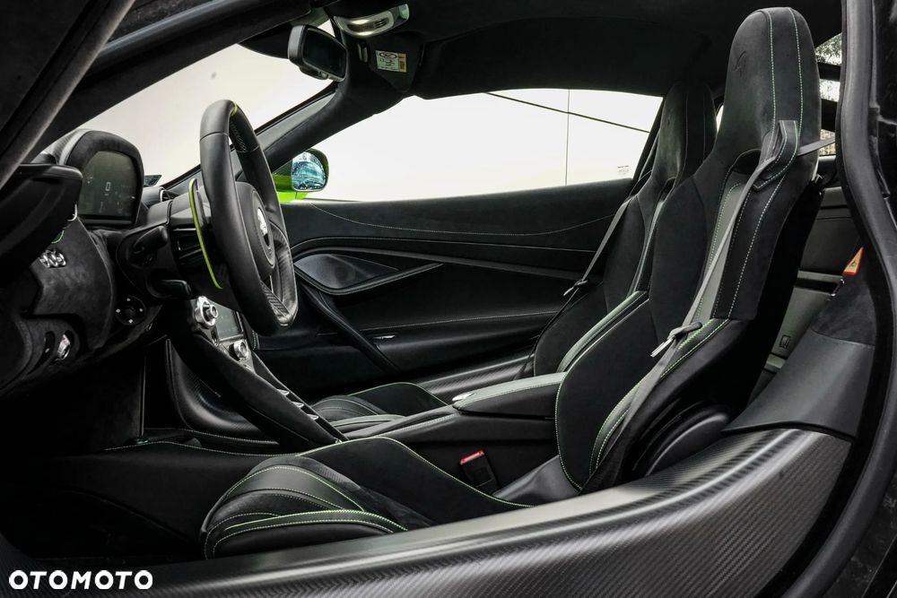 McLaren 720S Coupe - 28
