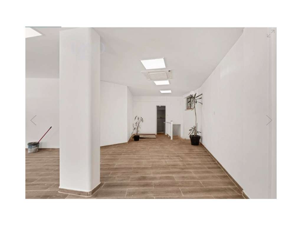 ESPAÇO COMERCIAL REMODELADO - RUA D. FILIPA DE LENCASTRE 18 - Grande imagem: 4/16