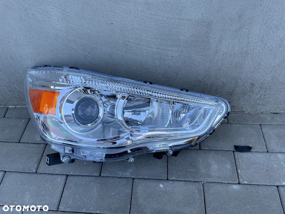 LAMPA PRZEDNIA PRAWA MITSUBISHI ASX  2010-- NOWA - 1