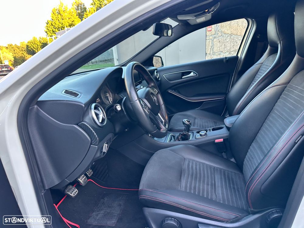Mercedes-Benz A 180 d AMG Line - 33