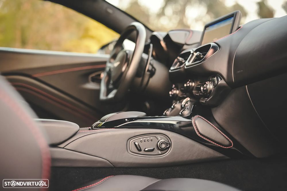 Aston Martin Vantage Coupe V8 - 19