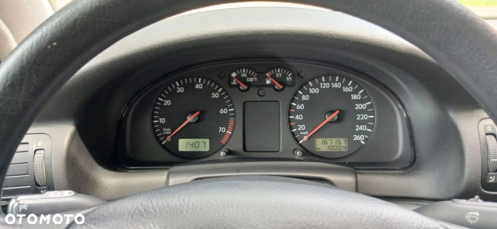 Volkswagen Passat - 18
