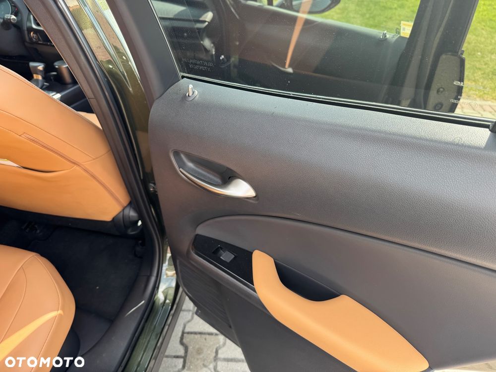 Lexus UX 250h F Sport 2WD - 25