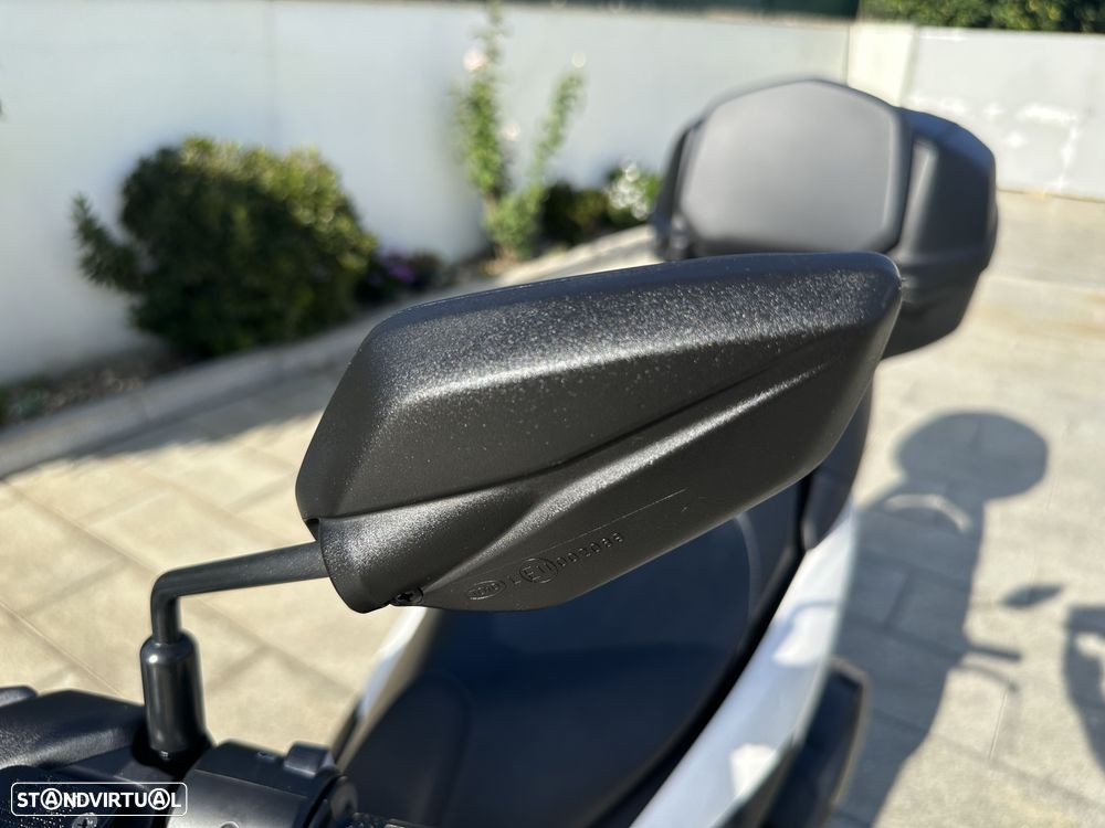 Yamaha NMAX 125 com Pack Urban - 37
