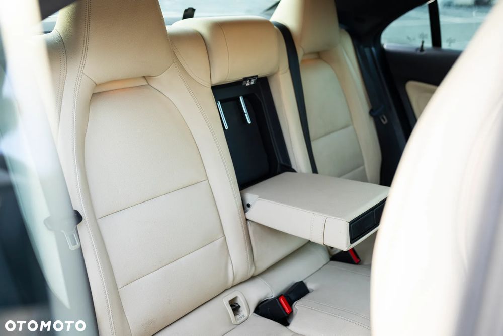 Mercedes-Benz CLA 250 7G-DCT - 8