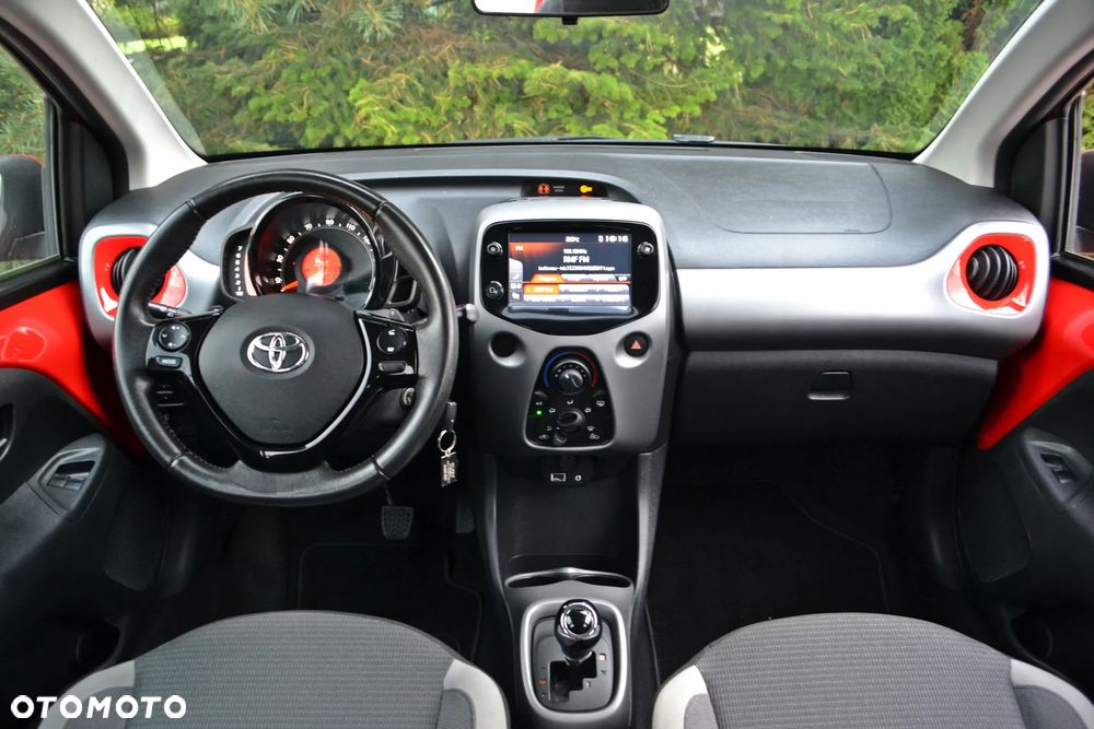 Toyota Aygo x.shift x-play connect - 29