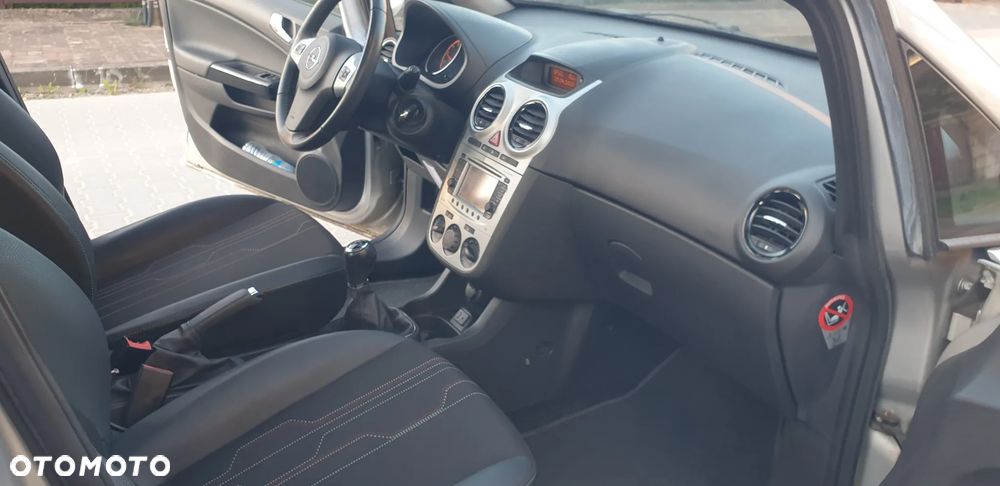 Opel Corsa 1.4 16V 150 Jahre - 9