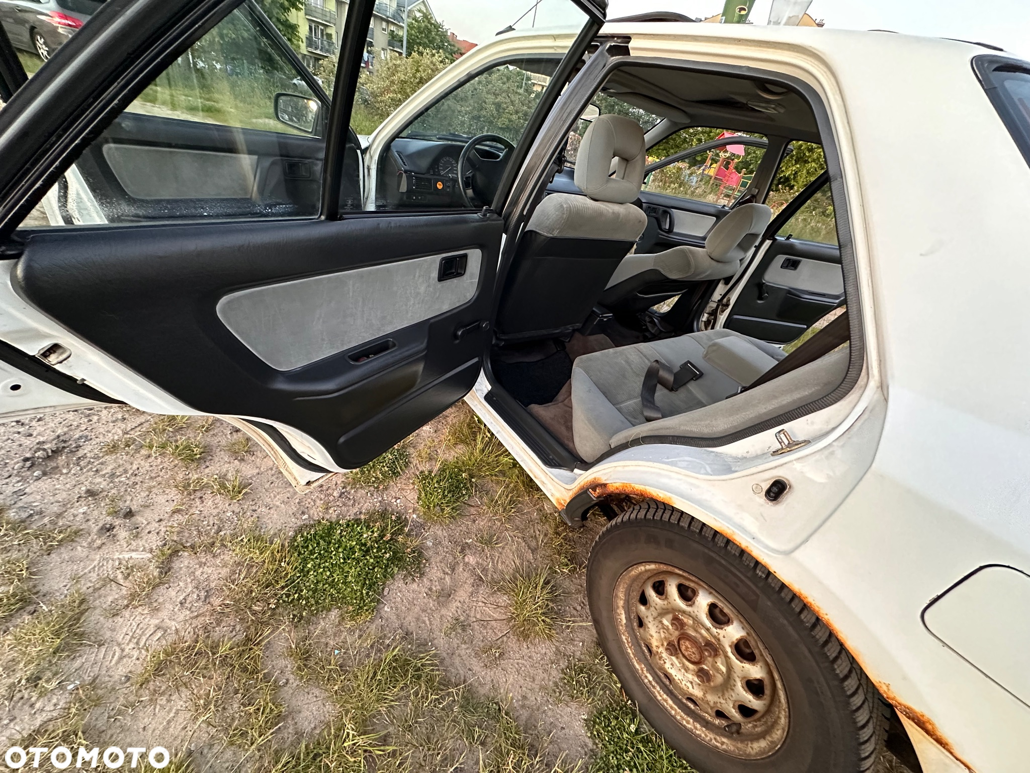 Mazda 323 - 10