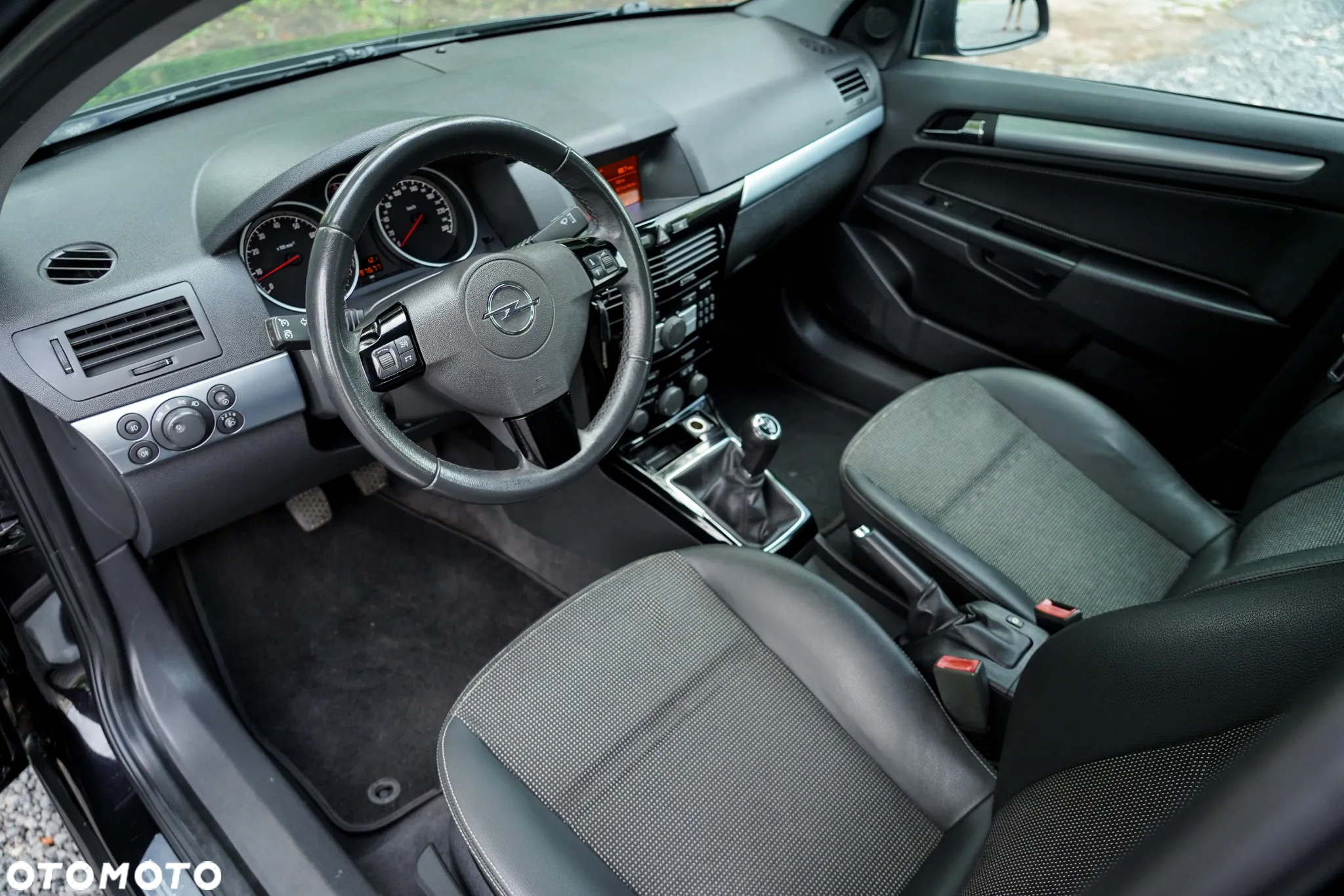 Opel Astra GTC 1.4 Active - 23