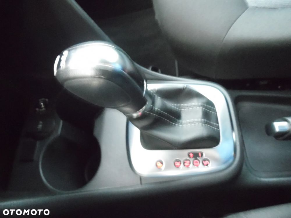 Volkswagen Polo 1.4 16V Highline DSG - 8