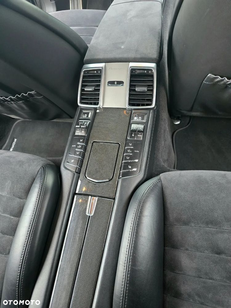Porsche Panamera GTS - 38