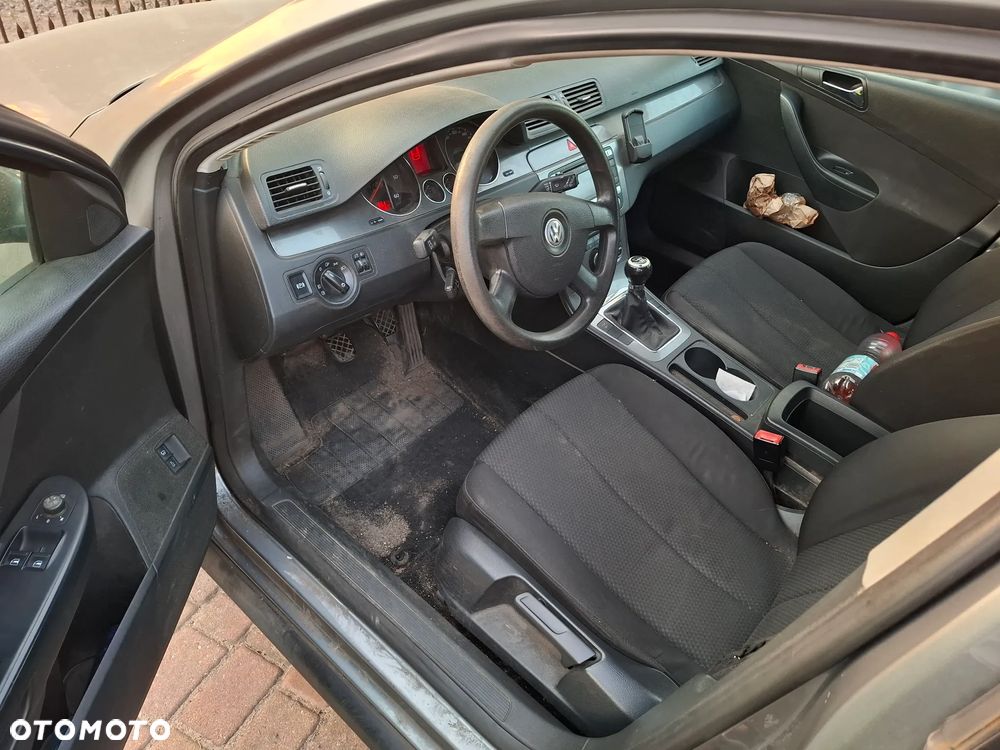 Volkswagen Passat 1.9 TDI DPF BlueMotion - 10