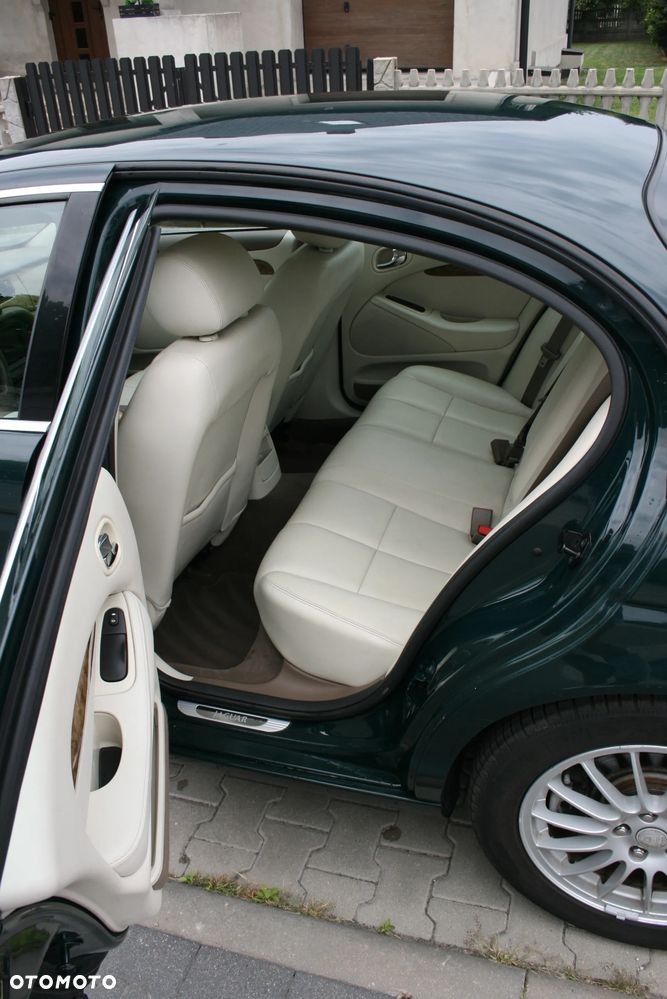 Jaguar S-Type 3.0 V6 Executive - 12