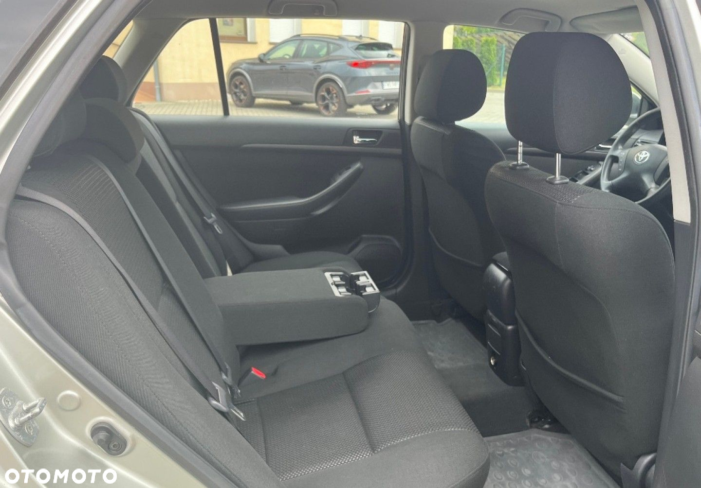 Toyota Avensis - 9