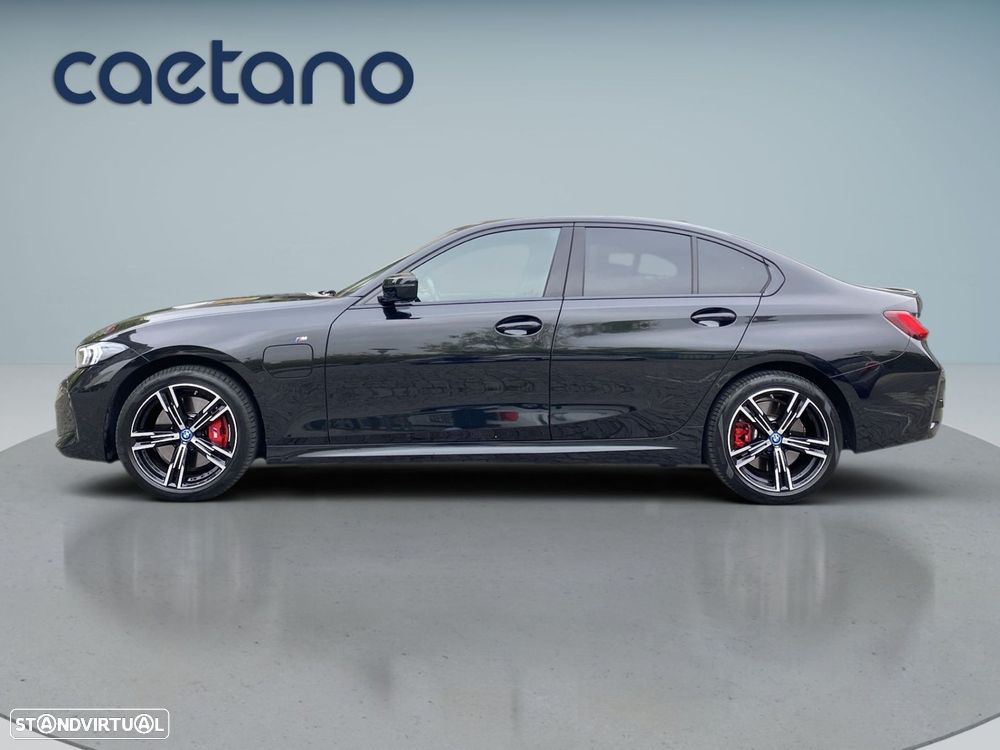 BMW 330 e Pack Desportivo M Pro Auto - 25