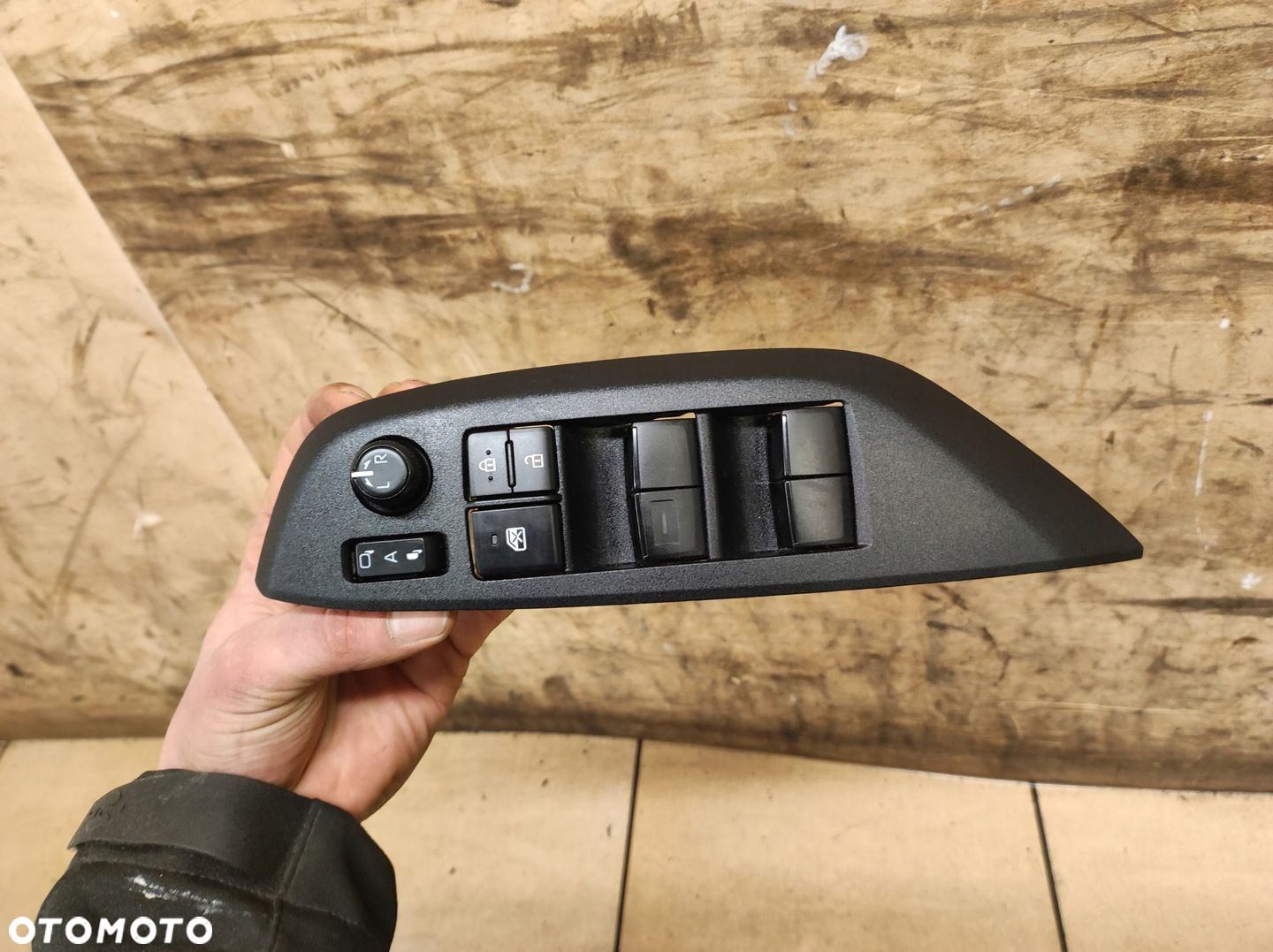 Panel przełącznik sterowania szyb lewy przód Yaris Cross EU - 3