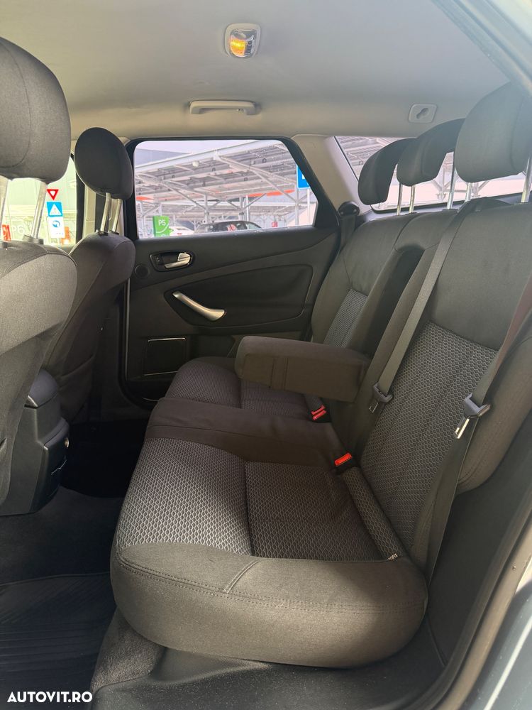 Ford Mondeo 2.0 TDCI Ghia - 10