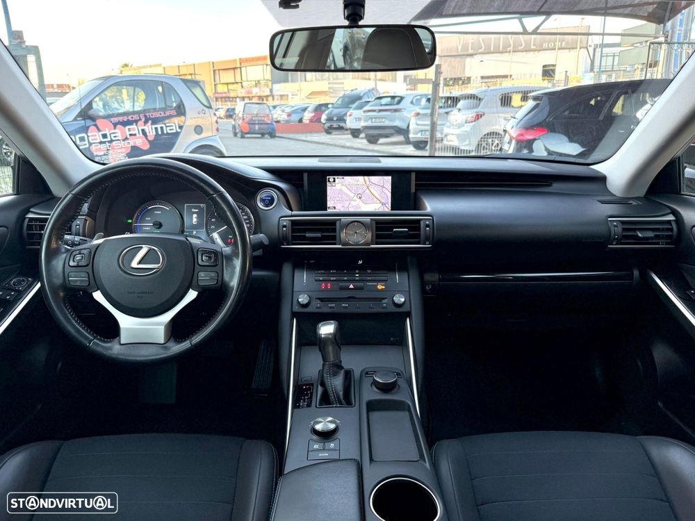 Lexus IS 300H - 21