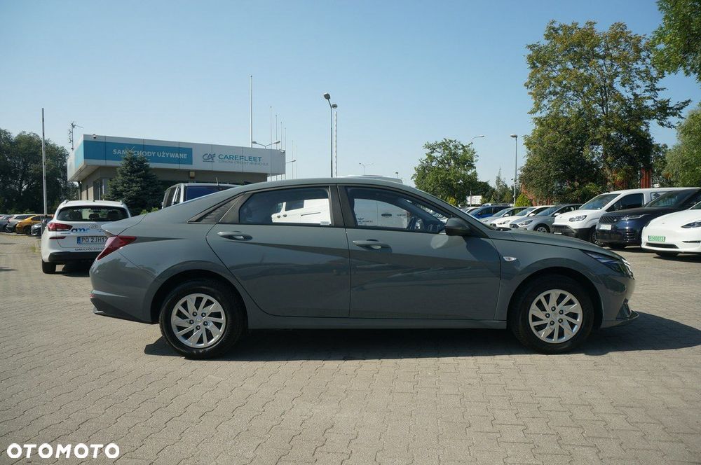 Hyundai Elantra - 5