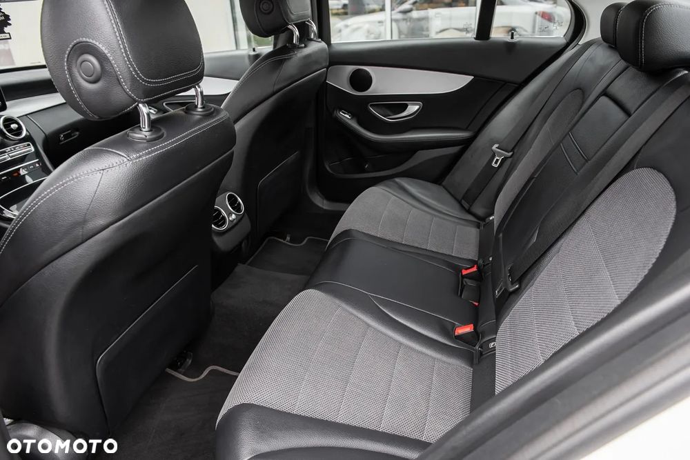 Mercedes-Benz Klasa C 300 e 4Matic 9G-TRONIC Edition Avantgarde - 29