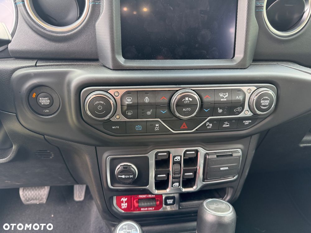 Jeep Wrangler - 12