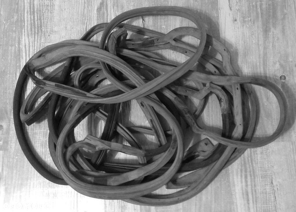 USZCZELKI DRZWI KOMBI MERCEDES 123 T123 ORYGINALNE - 1