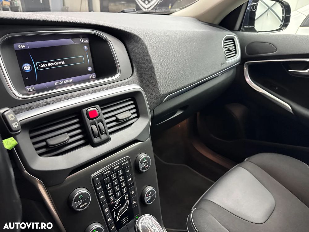Volvo V40 D3 Geartronic Momentum - 26