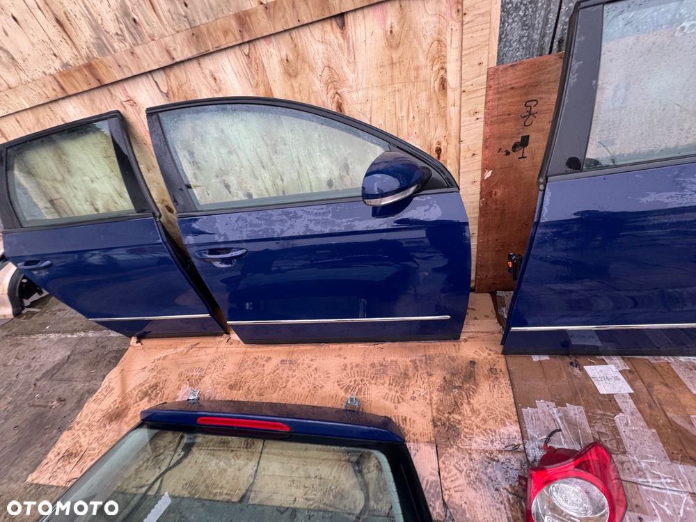 Vw Volkswagen Passat b6 La5e kod lakieru drzwi przednie tylne prawe lewe przód tył klapa tył tylnia klapa bagażnika lampy tył tylnie zderzak tył pdc błotnik prawy lewy zbiorniczek spryskiwaczy webasto 00018031232 / 9013859c pas przedni diesel grill lampy przód przednie maska próg zderzak przedni belka niebieski granatowy - 17