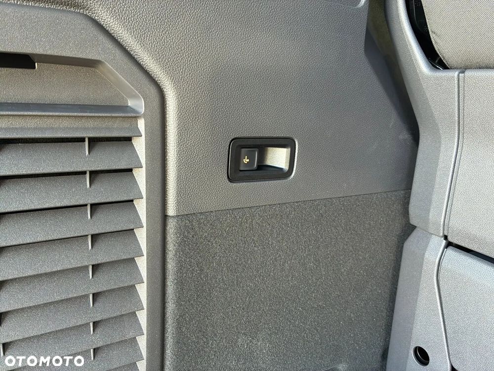 Volkswagen Multivan - 33