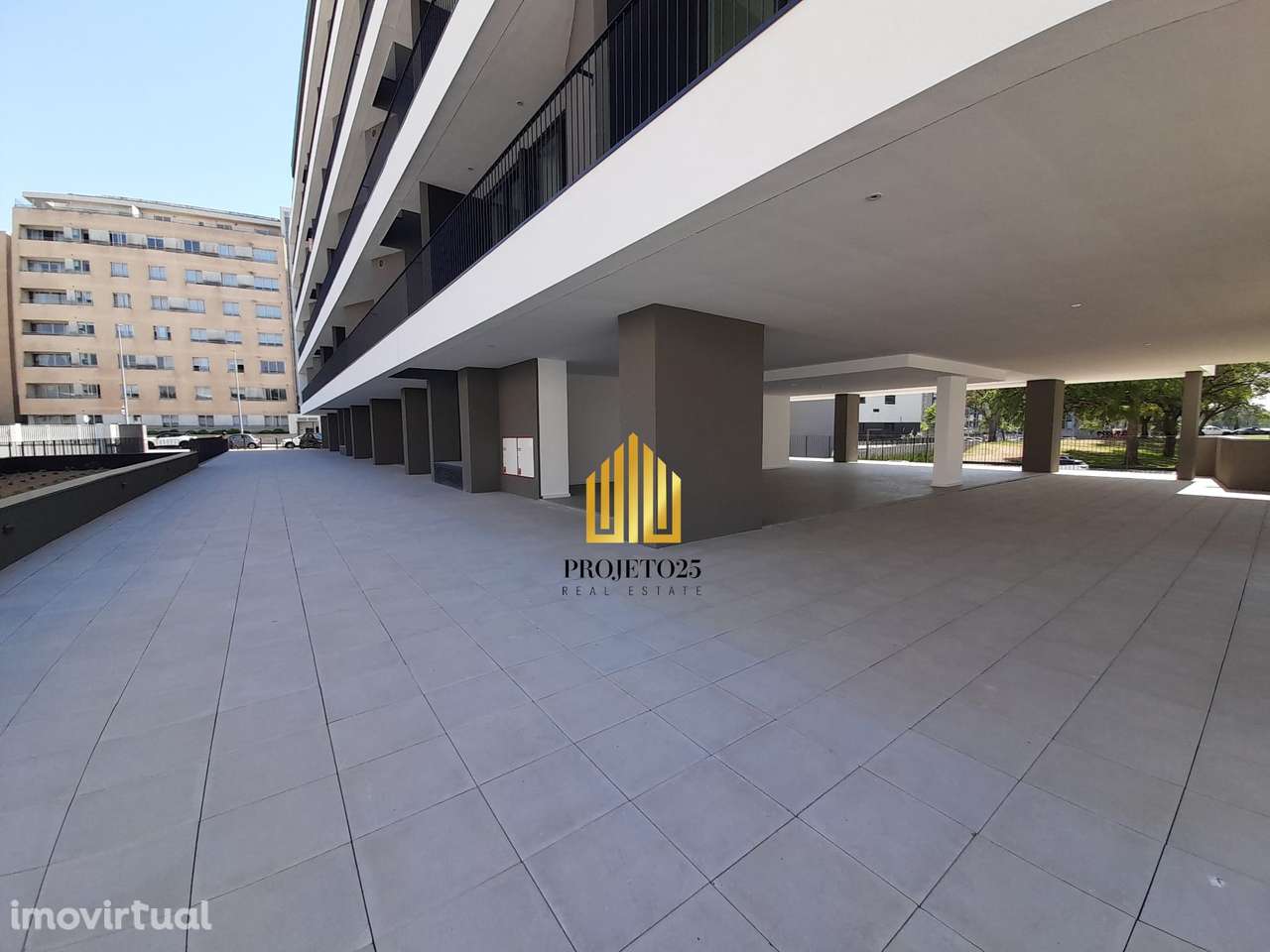 T1 Novo C/2 Varandas e Garagem em Condomínio Reservado junto ao S João - Grande imagem: 3/29