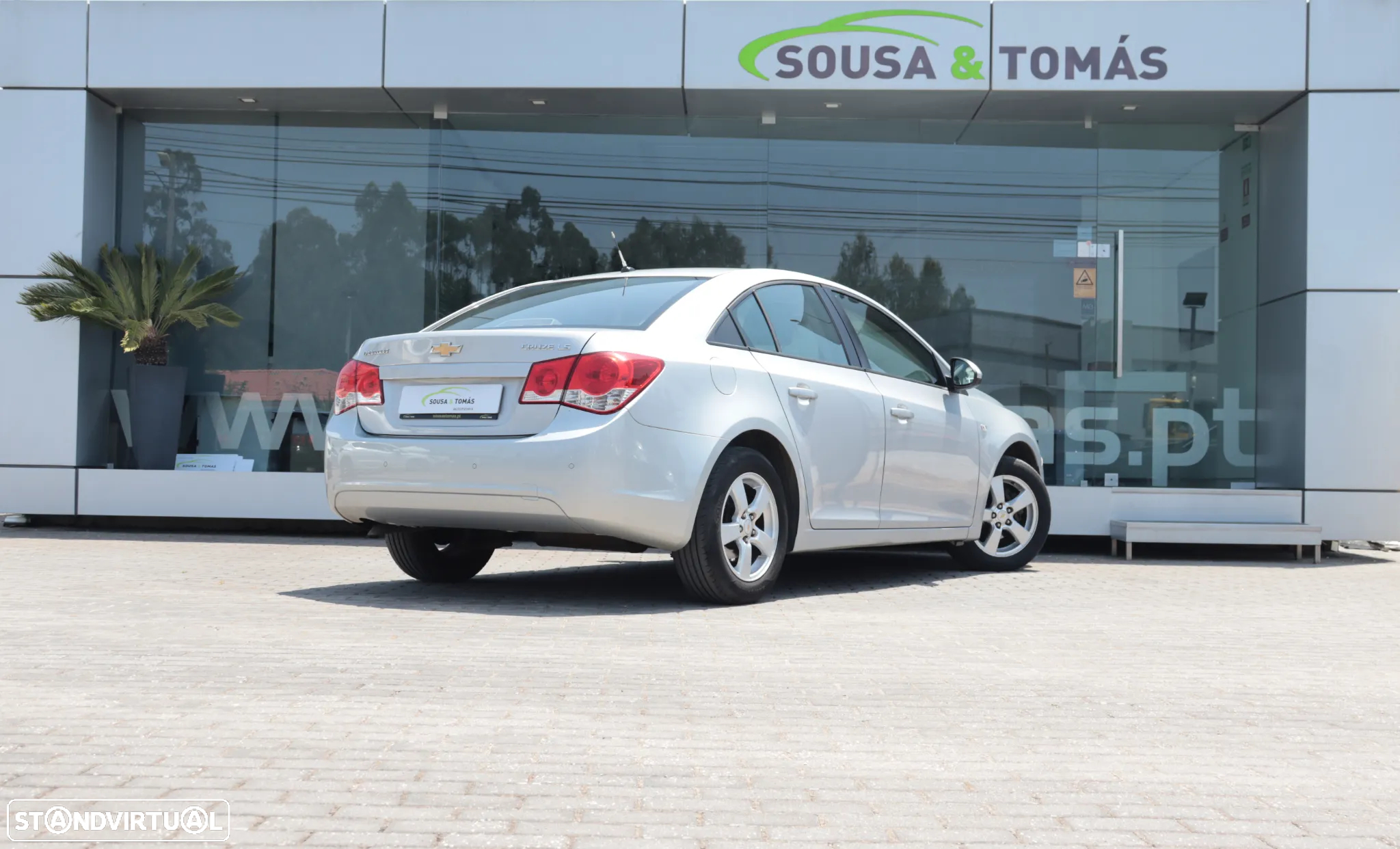 Chevrolet Cruze 1.6 LS - 4