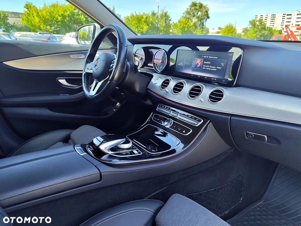 Mercedes-Benz Klasa E 220 d 4-Matic 9G-TRONIC - 11