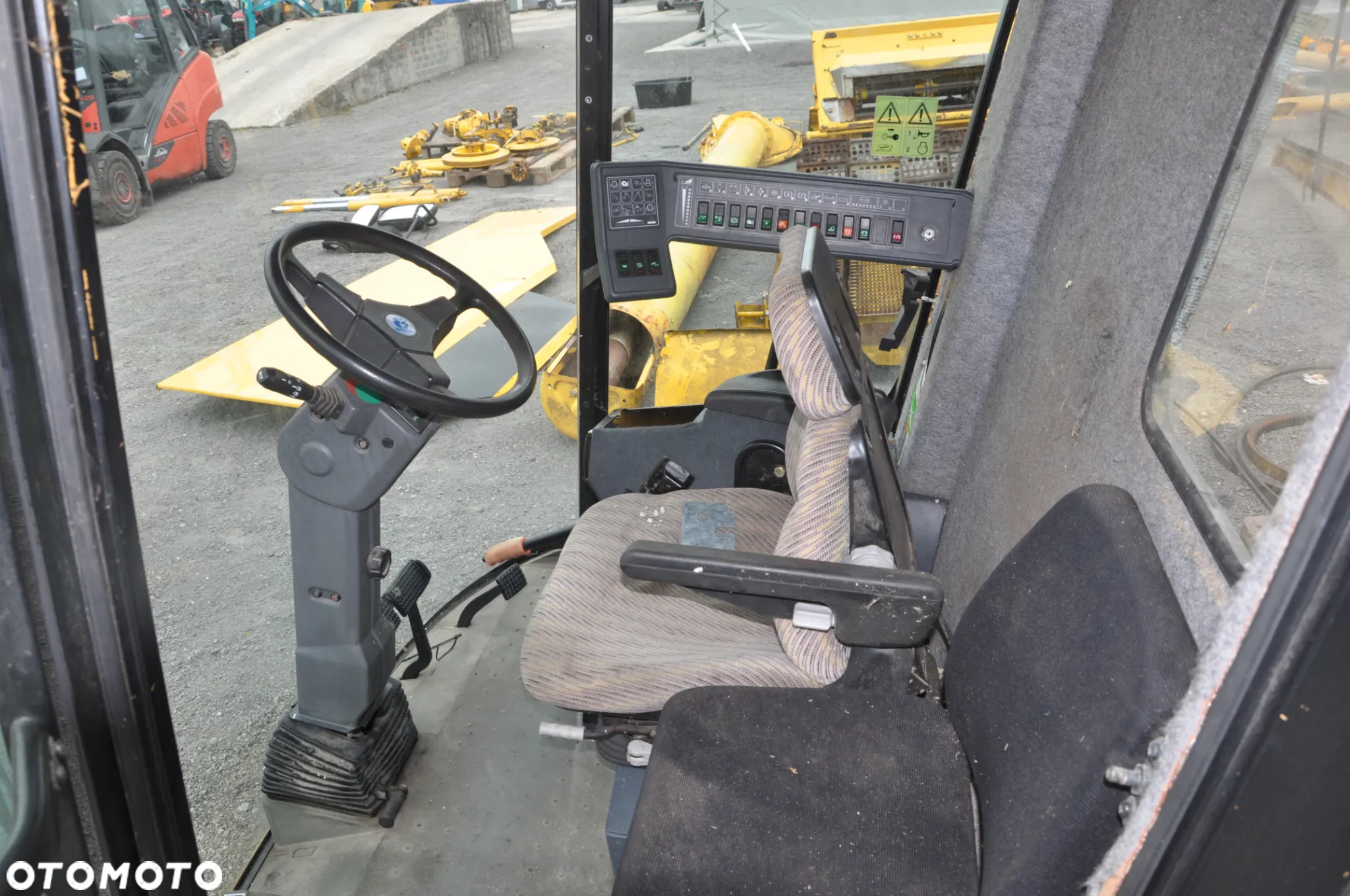 Kabina silnik skrzynia New Holland TX 64 65 66 67 68 - 25