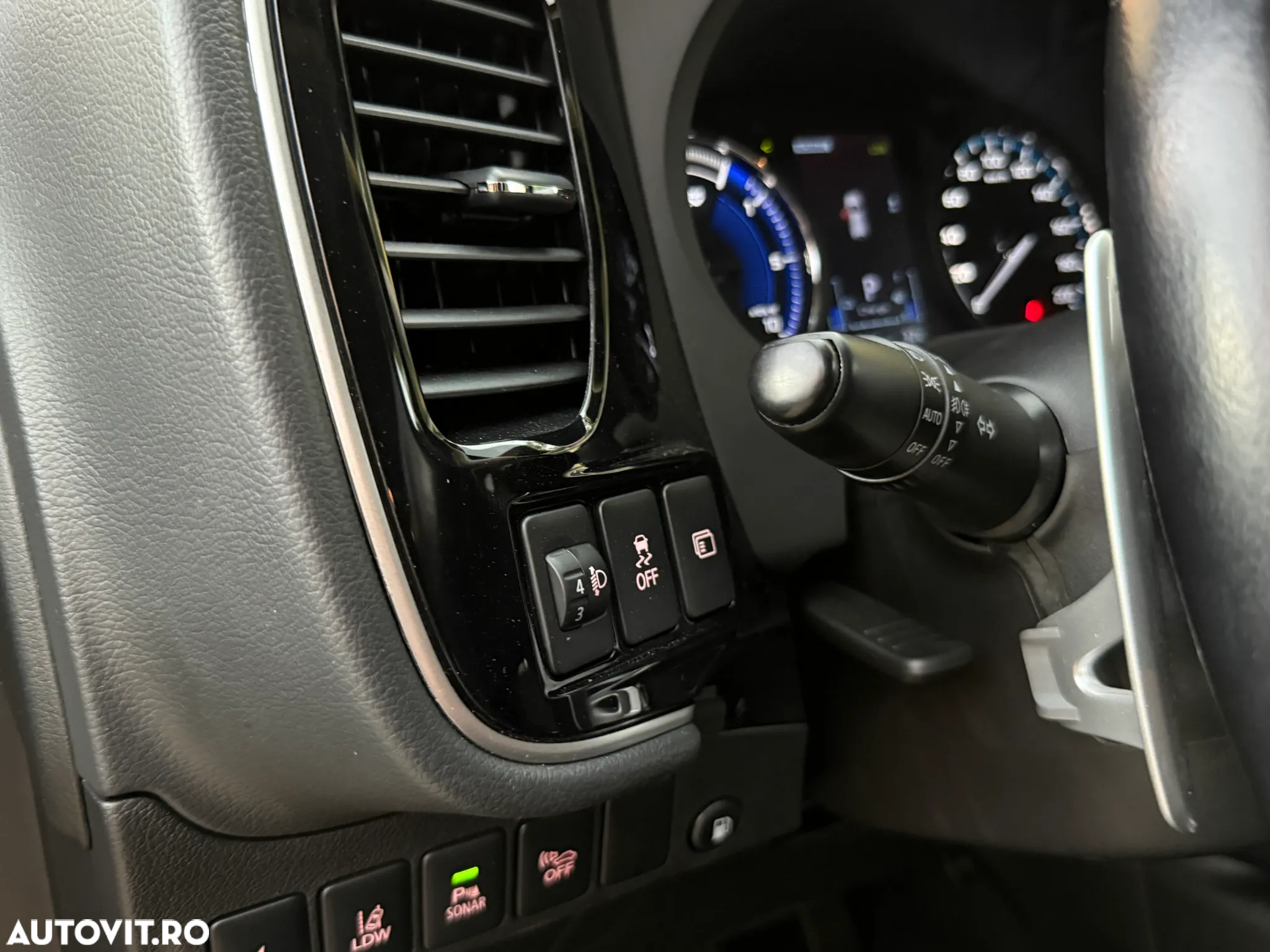 Mitsubishi Outlander 2.4 4WD Plug-In Hybrid - 11