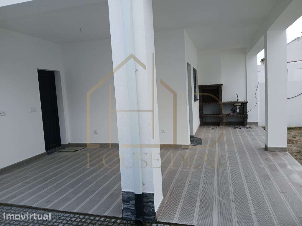 Moradia T3 com Pérgola. Fernão Ferro - Grande imagem: 2/25