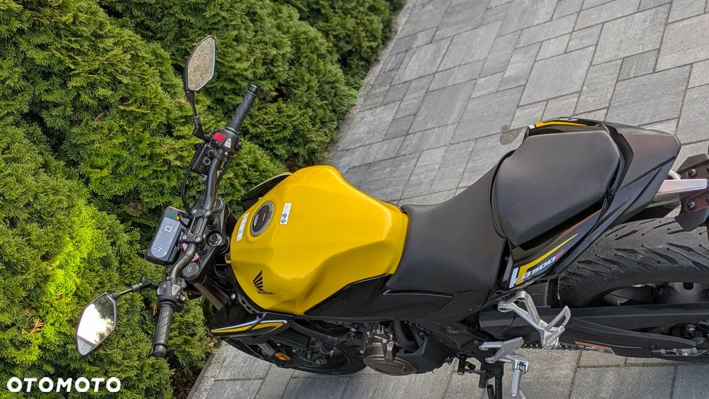 Honda CB - 12