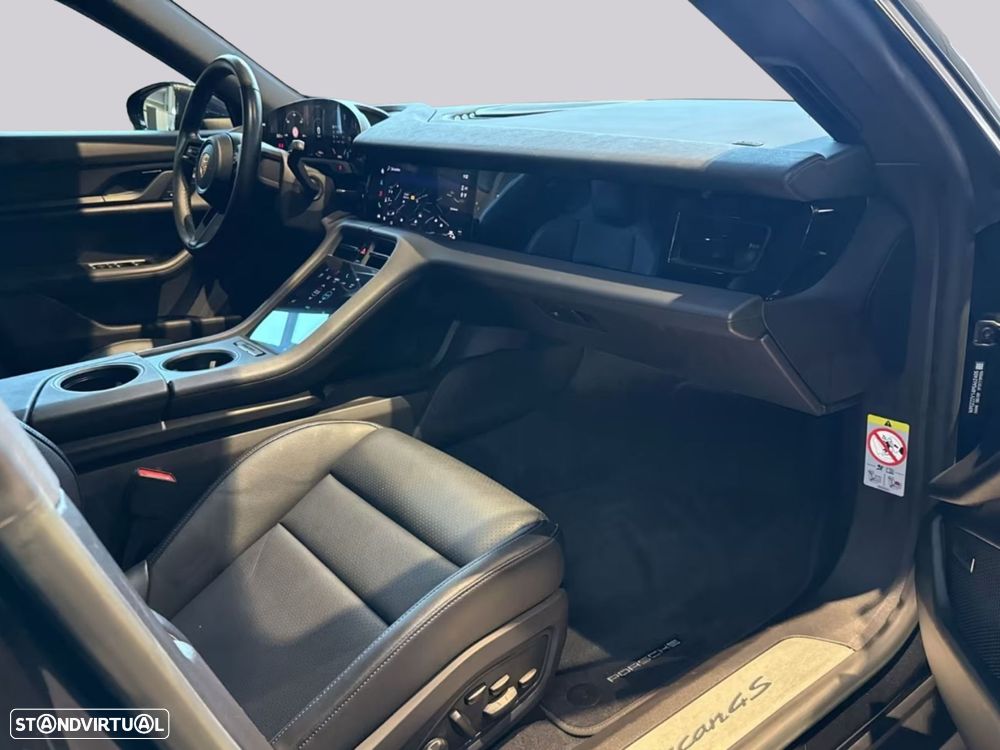 Porsche Taycan Cross Turismo - 20