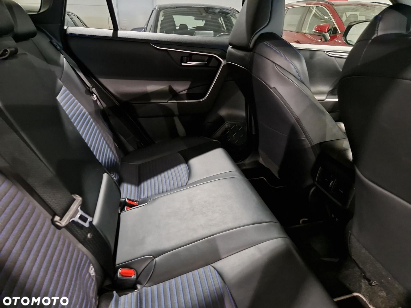 Toyota RAV4 - 10