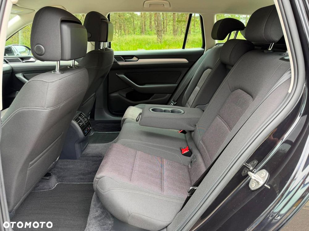 Volkswagen Passat 2.0 TDI SCR DSG Comfortline - 21