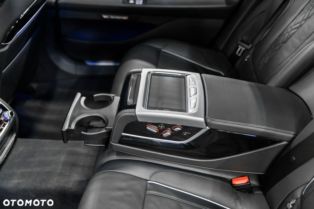 BMW Seria 7 M760Li xDrive - 37