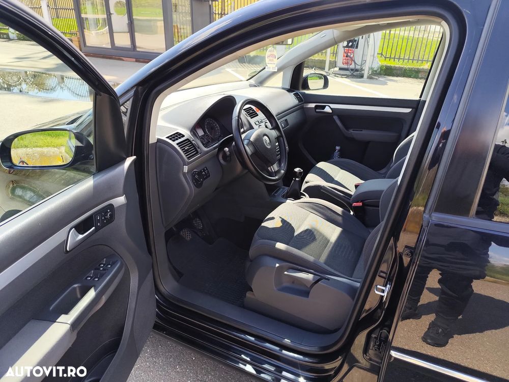 Volkswagen Touran 2.0TDI Highline - 28