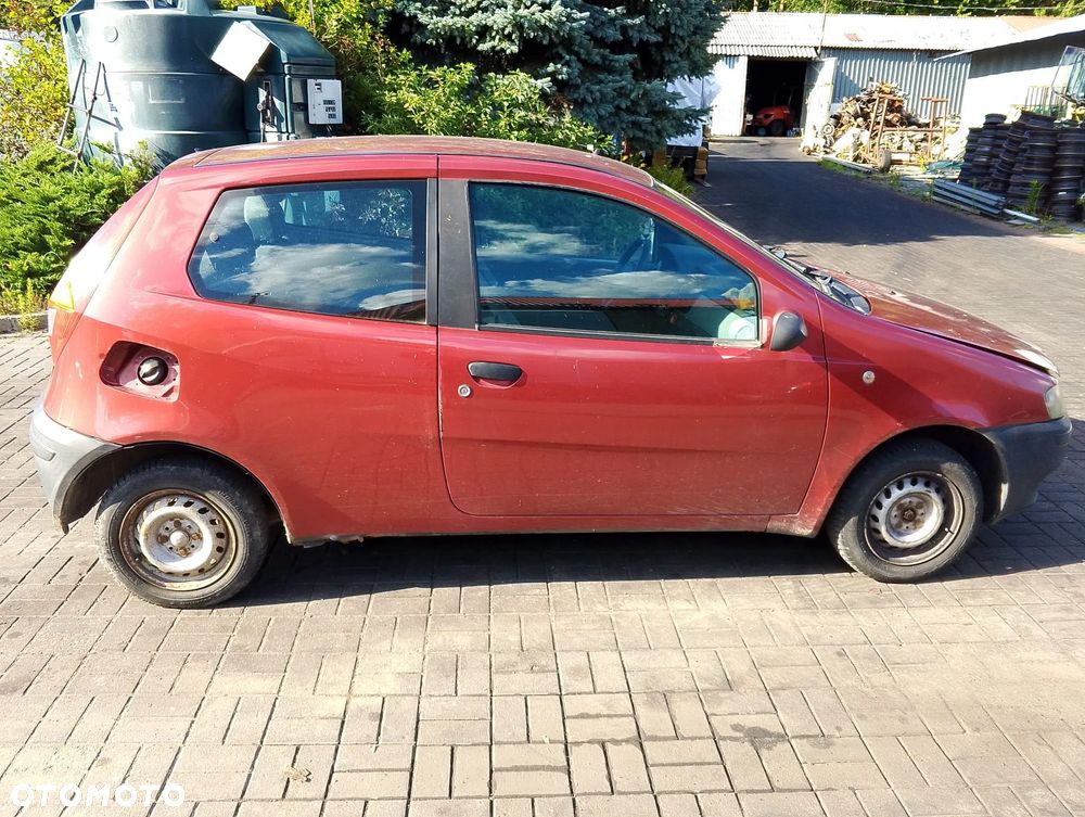 Fiat Punto II (99-03r.) 1.2 B 58KM. Silnik 188 A4.000 Skrzynia.Cały na części. GWARANCJA !!! Przód Tył Zestaw Komplet Drzwi Klapa Zderzak Błotnik Maska Grill Atrapa Szyba Pas Lampa Lusterko Boczki Fotel Kanapa Kokpit Deska Rozdzielcza Przełącznik Włącznik Sterownik Przewody Wiązka Instalacja Moduł Komputer Czujnik Listwa Pompa Alternator Wtryski Głowica Rozrusznik Kompresor Sprzęgło Dwumas Silnik Skrzynia ABS Klimatyzacji Paliwa Wspomagania Kolektor Turbina Przepustnica Zawór Chłodnica Koło Hak Belka Sanki Zawieszenie Mcpherson Półoś Amortyzator Wydech Tłumik Zacisk Most - 5