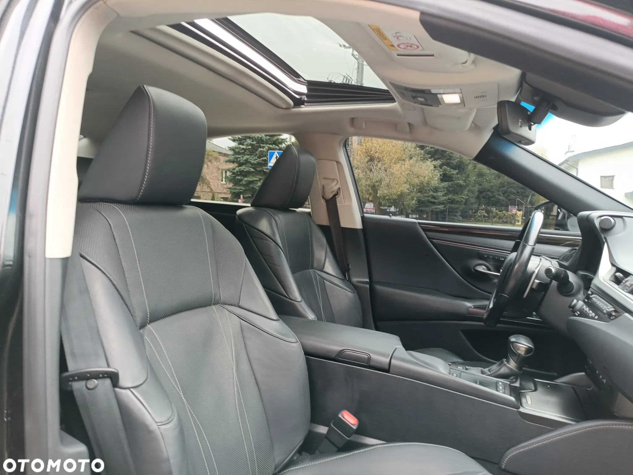 Lexus ES 300h Prestige - 25