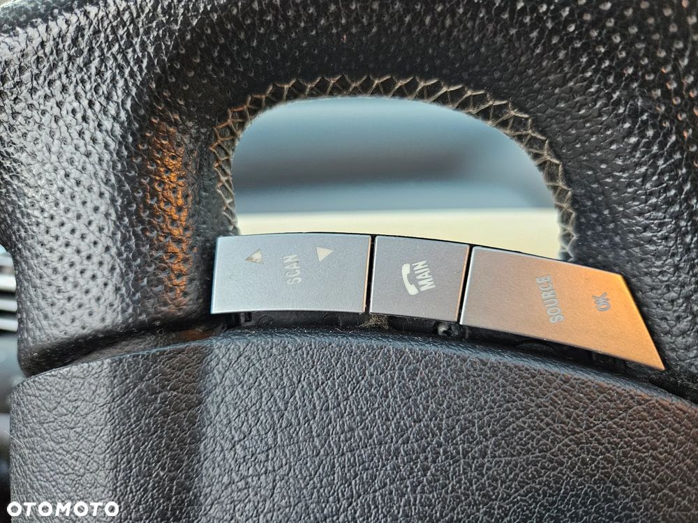 Lancia Ypsilon 1.4 8V Platino (4 os.) - 16