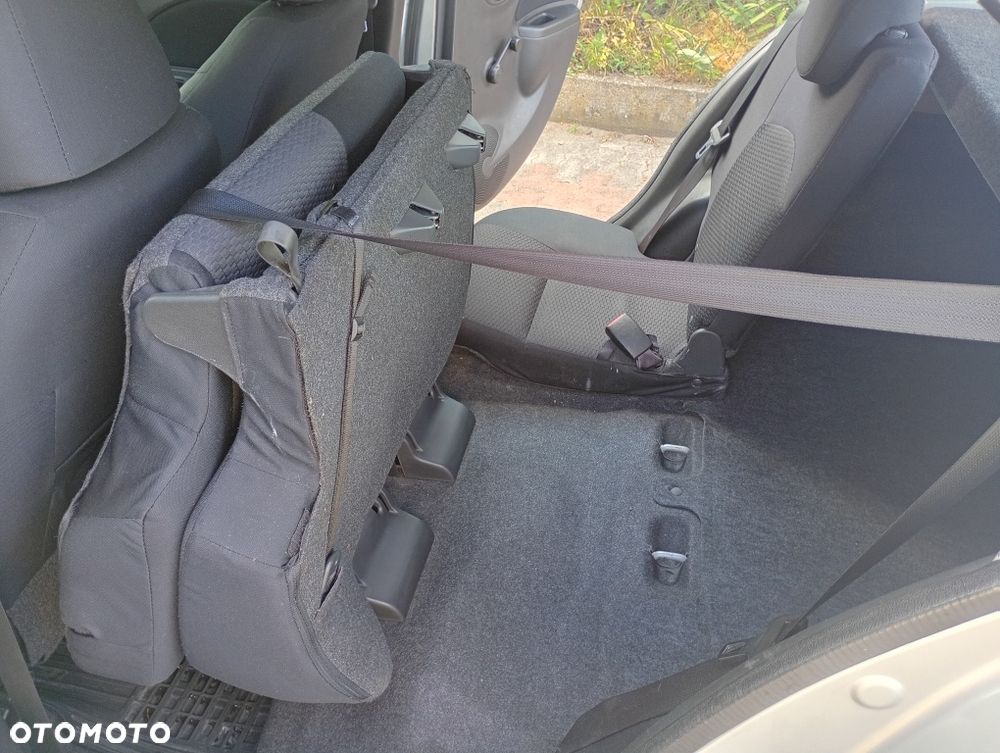 Nissan Micra - 8